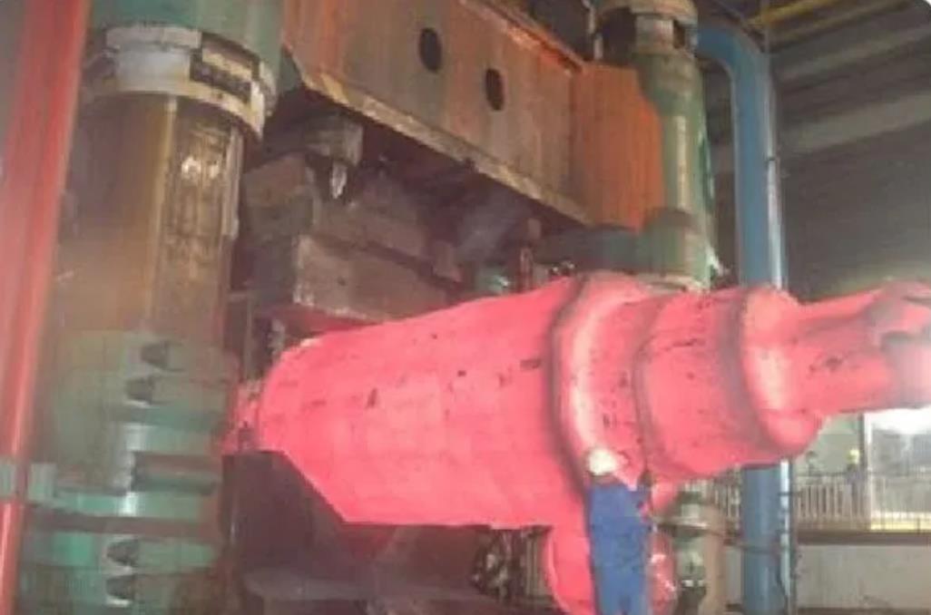Mill roll heat treatment